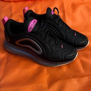 Nike Women’s Black & Pink Air Max Low-Top Sneakers